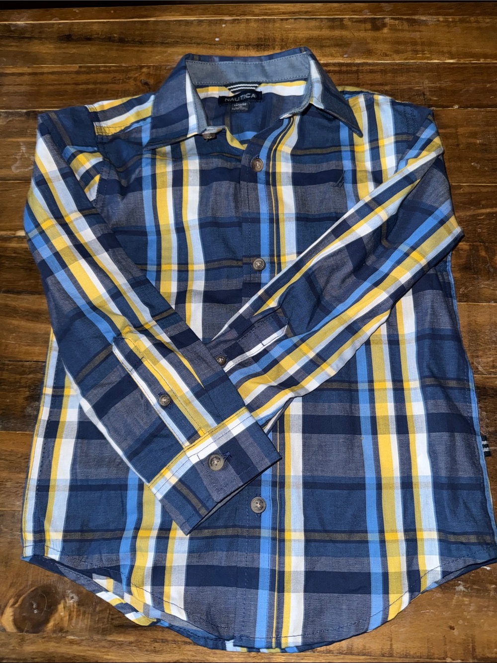 Medium (5) Nautica Plaid Button Down